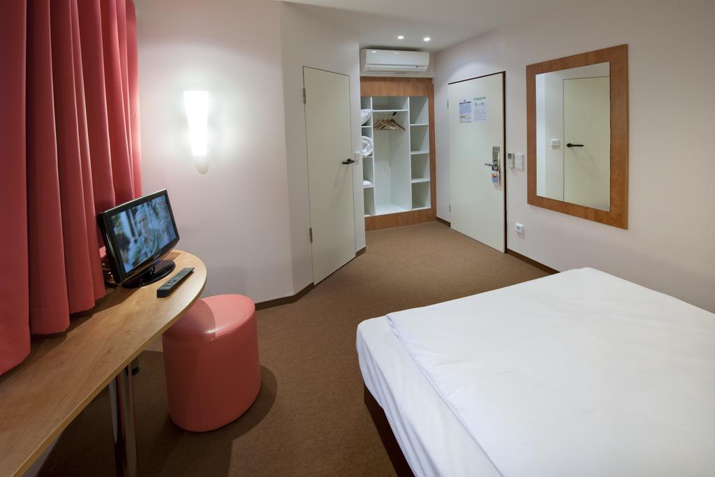 Hotel Hannover-Garbsen Bagian luar foto